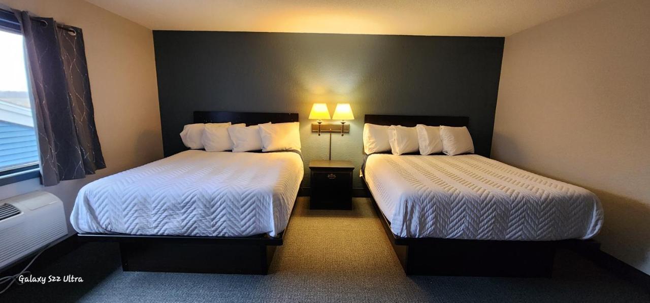 The Oasis Hotel & Bar Sheboygan Falls Exteriör bild