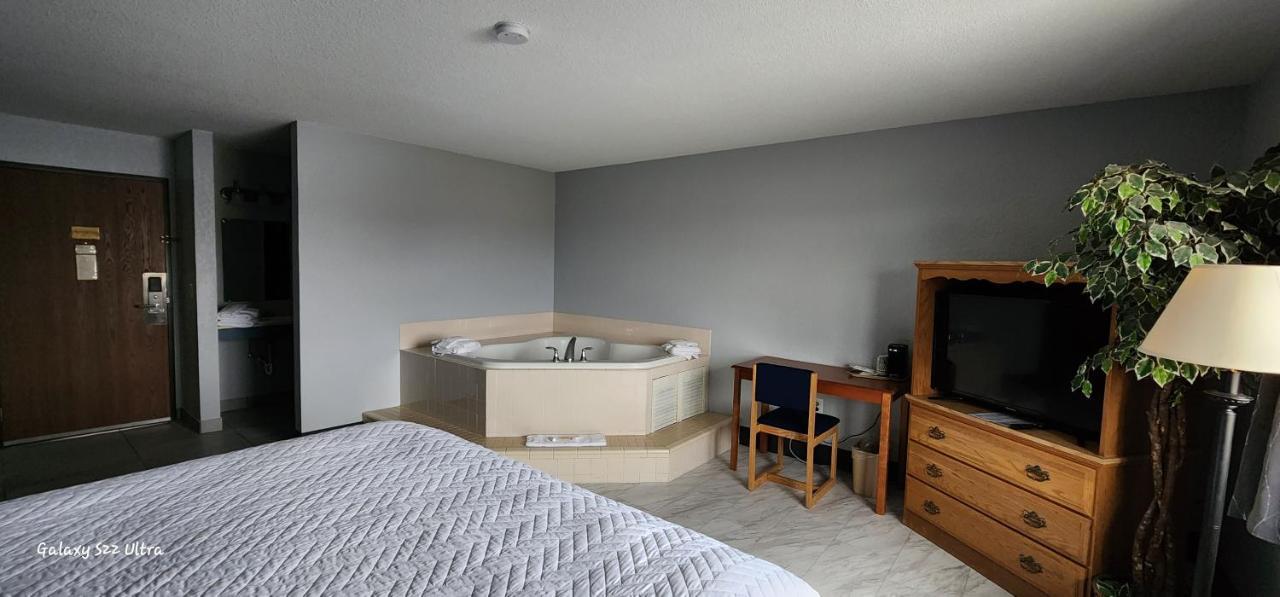 The Oasis Hotel & Bar Sheboygan Falls Exteriör bild